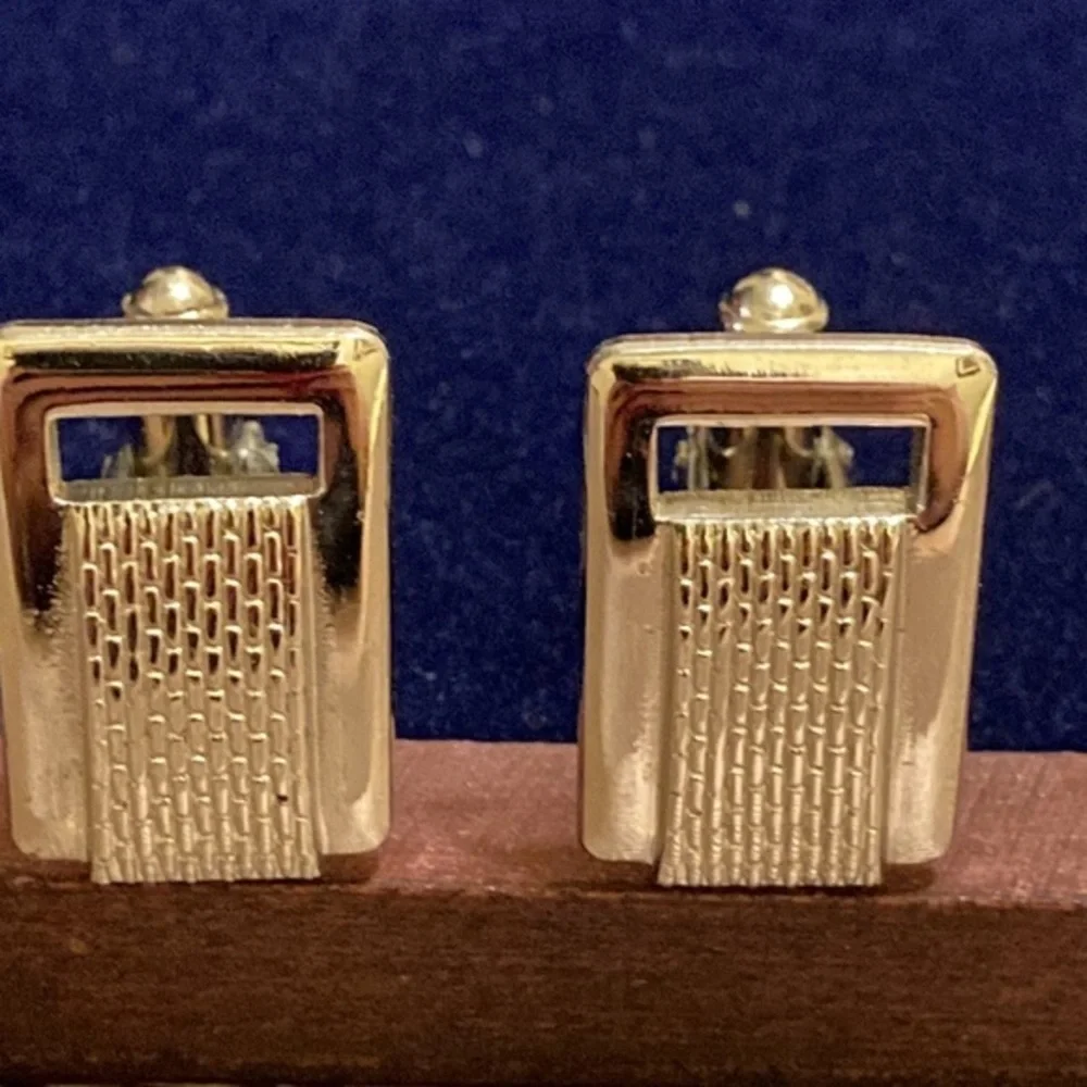 Silver tone men’s cufflinks